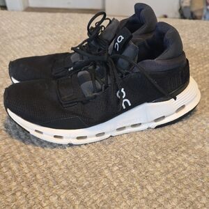 On Cloud Running Black and White CloudTec Sneakers. W8.